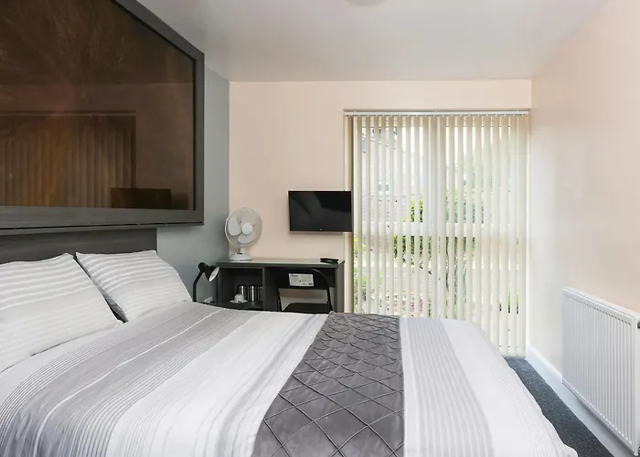 Oyo Honeycroft Lodge
